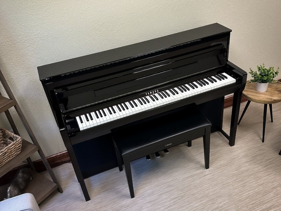 Cận cảnh YAMAHA CLP-785 PE tại Piano House